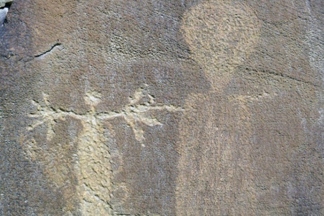 Este famoso dibujo rupestre de nativos americanos parece mostrar un extraterrestre en Legends Rock