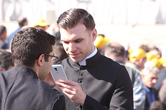 La Iglesia católica y la imposición del celibato a los sacerdotes