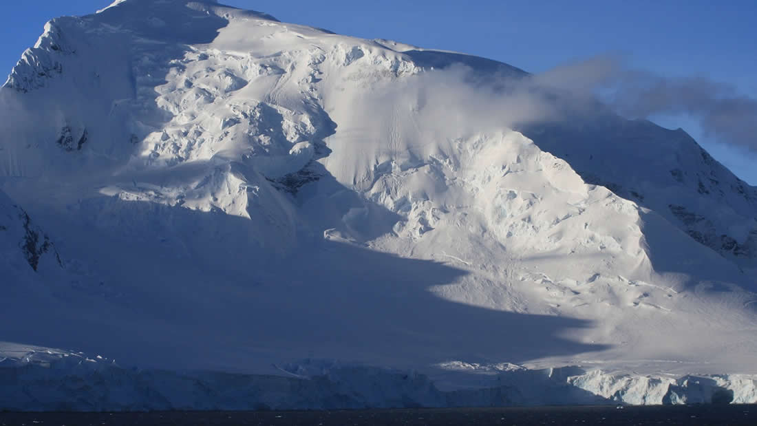 Descubren una zona anormalmente caliente en la Antártida