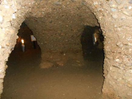 Laberinto subterráneo de Ravne al lado de la Pirámide Bosnia del Sol.