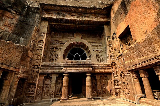 Templo de Ajanta, excavado en roca.