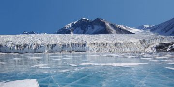 Científicos acaban de perforar más 1 kilómetro en un lago antártico «perdido»