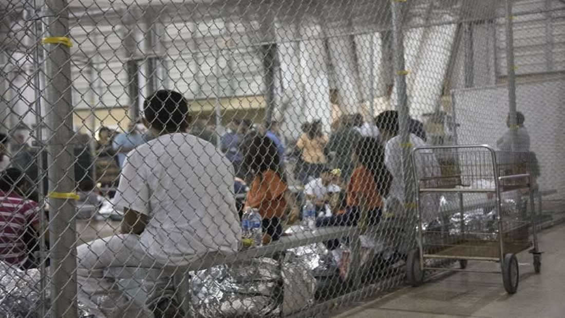 Migrantes afectados por brote de paperas en los centros de detención de EE.UU.