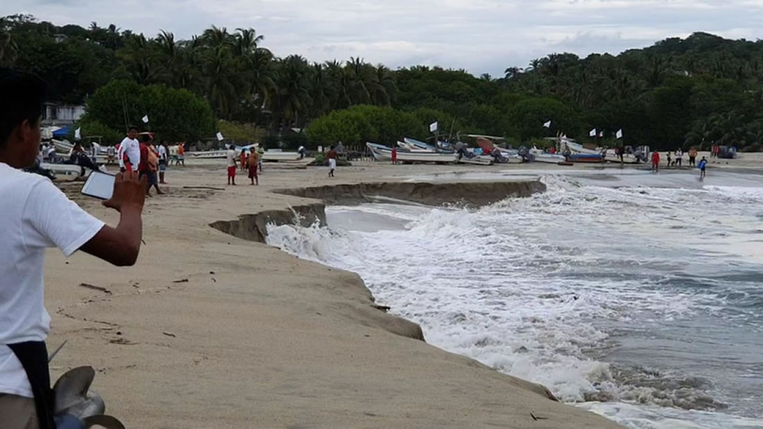 Una playa mexicana se 'hunde' debido a un extraño fenómeno