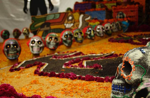 Ofrenda de día de muertos en Ciudad Universitaria, México.