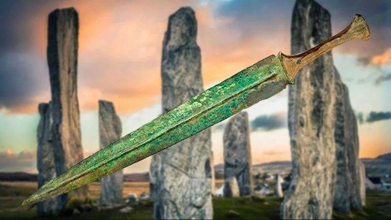Encuentran una espada de 3.200 años de antigüedad en un sitio megalítico de Mallorca