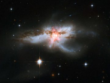 Descubren tres agujeros negros supermasivos en el núcleo de una galaxia