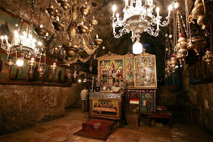 Altar en la Iglesia del Sepulcro de María