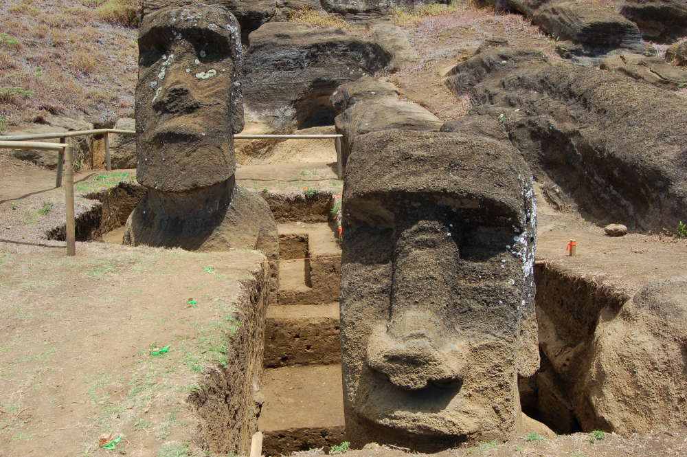 Moai excavados