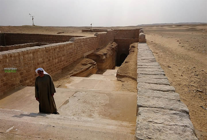 Entrada al Serapeum de Saqqara