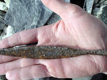 Hallan punta de flecha vikinga de 1.500 años luego del derretimiento de un glaciar