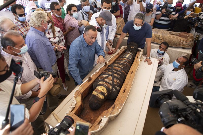 revelar una momia completamente intacta que ha estado sellada durante 2.500 años