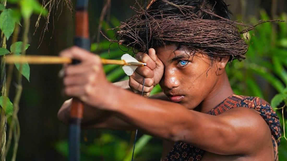 Tribu de Indonesia tiene hermosos ojos azules debido a una rara mutación genética