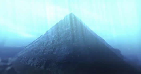 Pirámide sumergida en el lago Fuxian, China