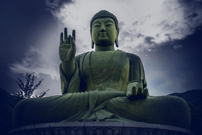 Descubren una estatua gigante de Buda de más de mil años de antigüedad