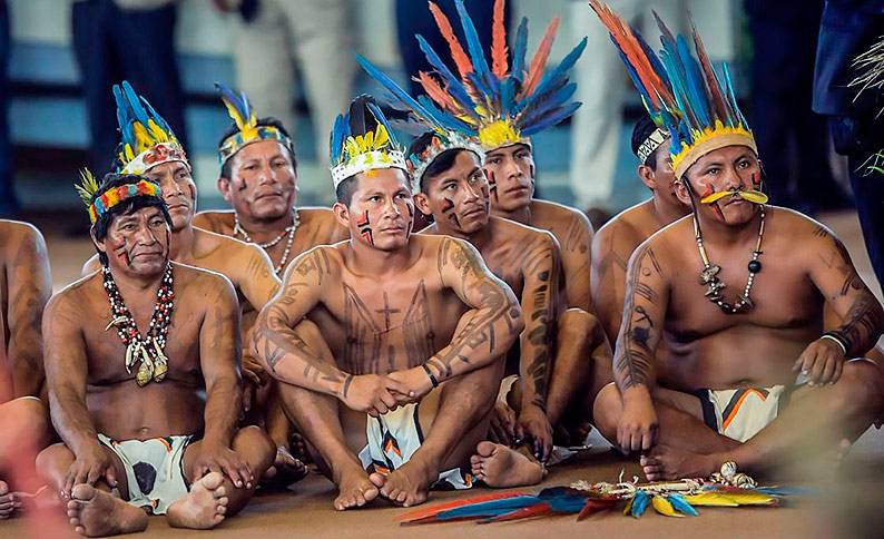 Miembros de la tribu Harakbu