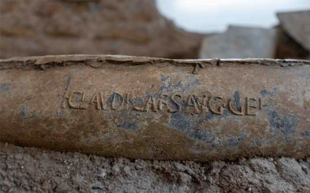 Una pipa con el nombre del emperador Claudio se encontró en los jardines del palacio