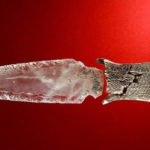 Descubren una daga de cristal de 5.000 años en una tumba prehistórica