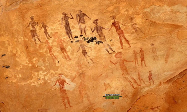 Pinturas rupestres de Tassili que muestran humanoides con cabezas de gran tamaño junto a humanos