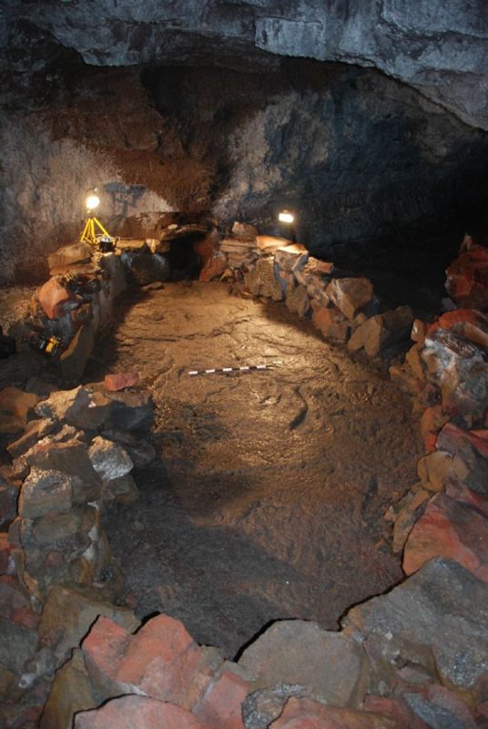 barco de piedra en una cueva de Islandia podría evitar el fin del mundo, según los vikingos