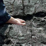 La huella gigante con forma de pie humano que ha desconcertado a los arqueólogos