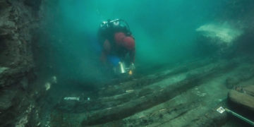 Hallan los restos de un barco en las ruinas de una antigua ciudad egipcia sumergida