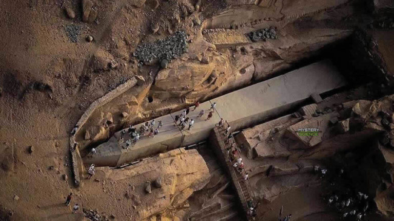 El obelisco egipcio de 1000 toneladas que fue abandonado