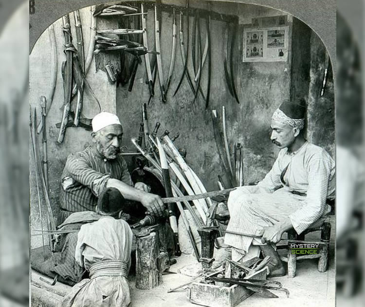 Antiguo fabricante de espadas de acero de Damasco