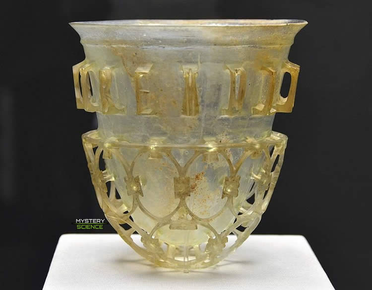 La Copa de Munich, también llamada copa de jaula o copa reticulada. Cristalería tardorromana de la segunda mitad del siglo IV d. C.