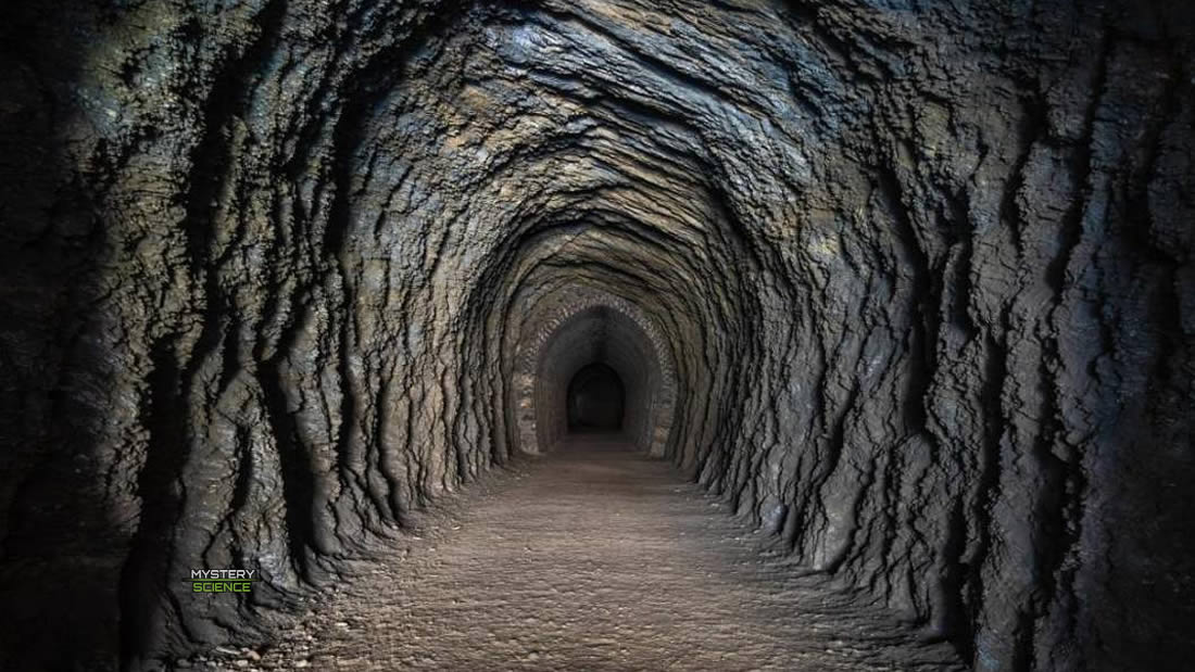 Encuentran red de pasadizos subterráneos bajo un templo de 3.000 años