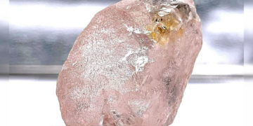 Mineros encuentran el diamante rosa más grande de los últimos 300 años