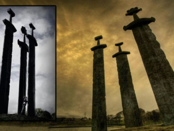 El monumento de tres espadas vikingas gigantes en Noruega