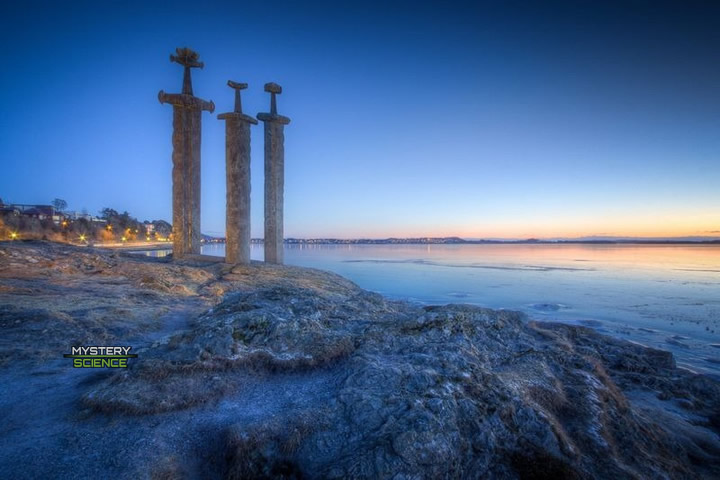 Las tres espadas vikingas gigantes