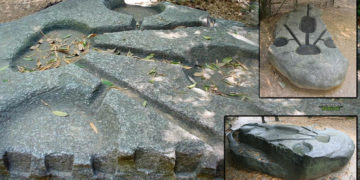 La antigua piedra japonesa con símbolos y surcos cuyo origen es desconocido