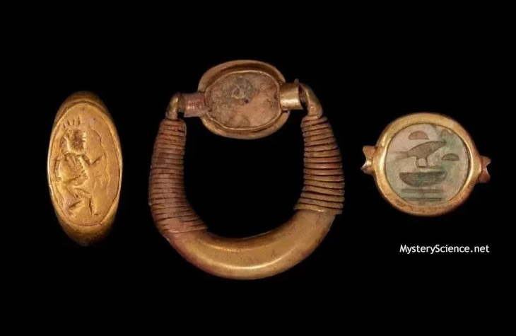 Joyas de oro descubiertas en Amarna