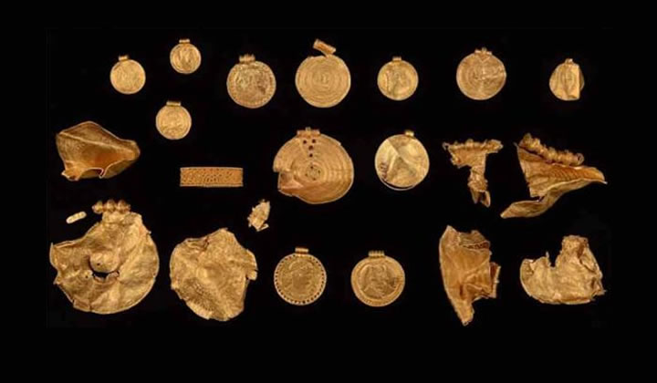 Algunos artículos de oro del tesoro de Vindelev