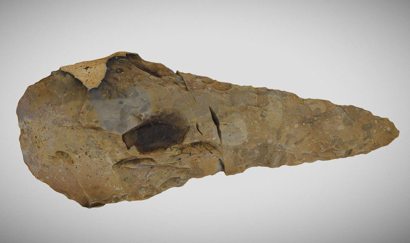 Encuentran hachas de piedra de gran tamaño de 300.000 años de antigüedad