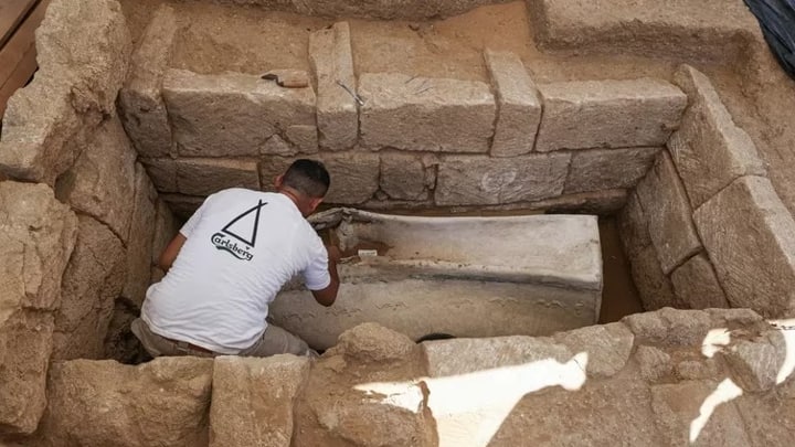 Uno de los sarcófagos descubiertos